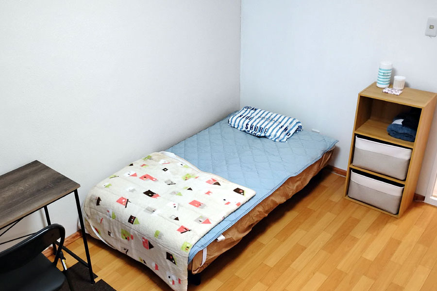 Furnished Room 2